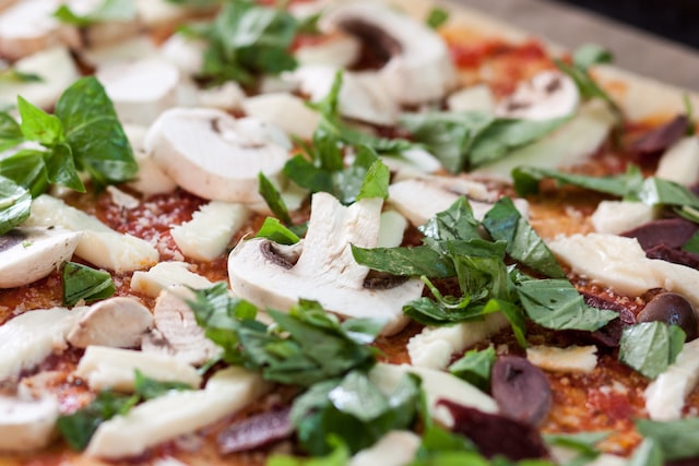 Five Unusual Toppings That Taste Amazing On A Pizza