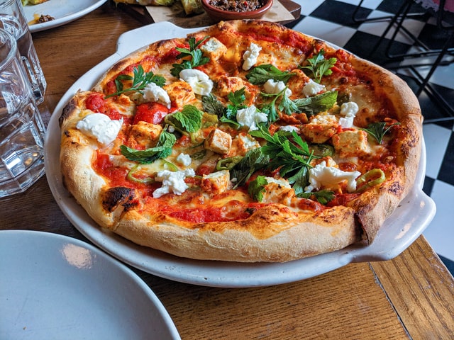 How to Control the Temperature of a Wood-Fired Oven