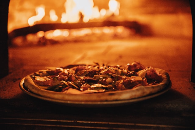 5 Advantages Of Having A Wood-Fired Pizza Oven